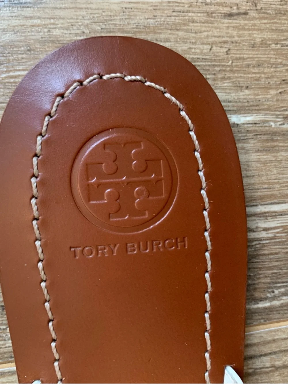 Tory Burch White Leather Thong Sandals with Gold Logo - 11 - Picture 2 of 9